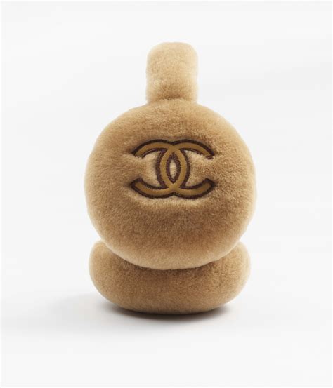 porque chanel numero 3 usa orejeras